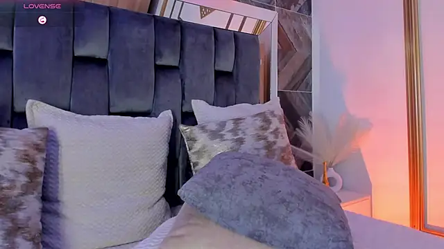 TaniaSmith1's cam snapshot