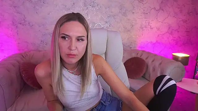 LovelyMollyy's web cam