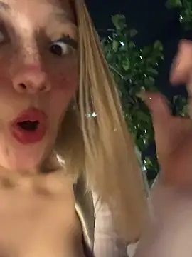 SweetBunnyGF's cam snapshot