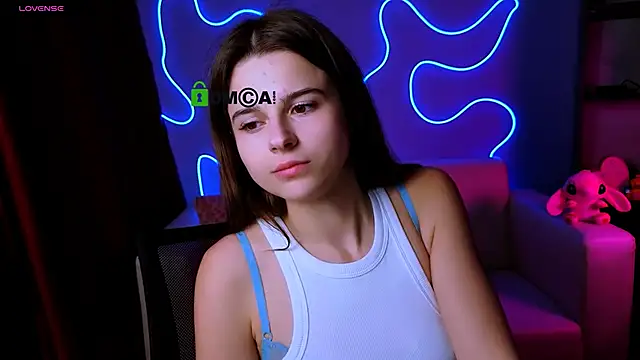 berry_alma's cam snapshot