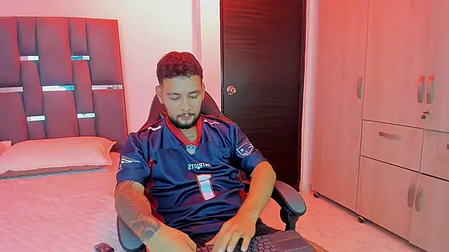 noah_corvelle's cam snapshot