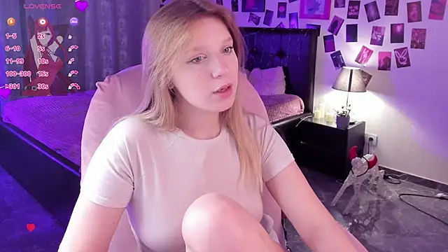 KarambaMoon's cam snapshot