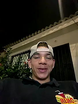 Dylams_maja's cam snapshot