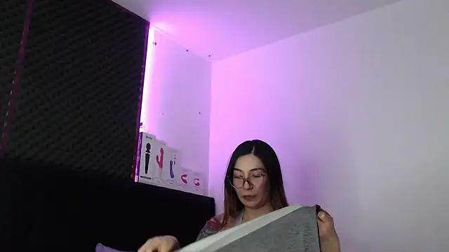 karlamoon23's cam snapshot