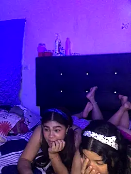 2moons_full_of_love's cam snapshot