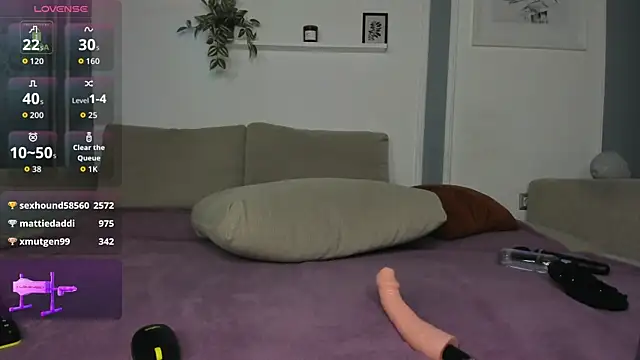 Naomi_Urban's cam snapshot