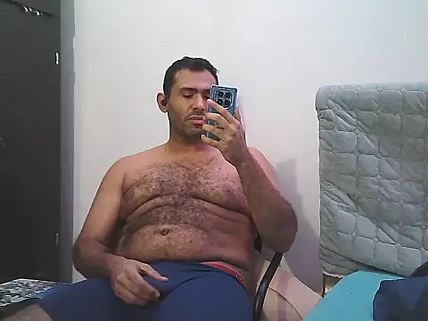 AlphaLatinoBear's cam snapshot