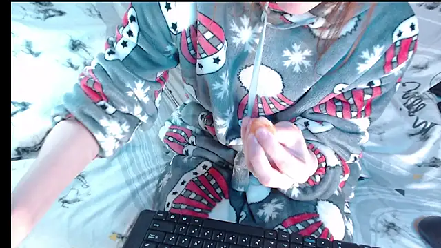 Q_T_pie's cam snapshot