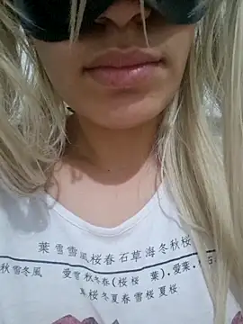 Lonalonaa_19999's cam snapshot