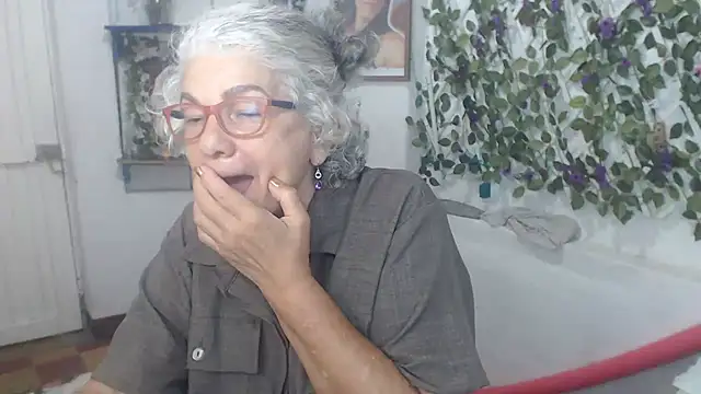 FunnyGrandma's cam snapshot