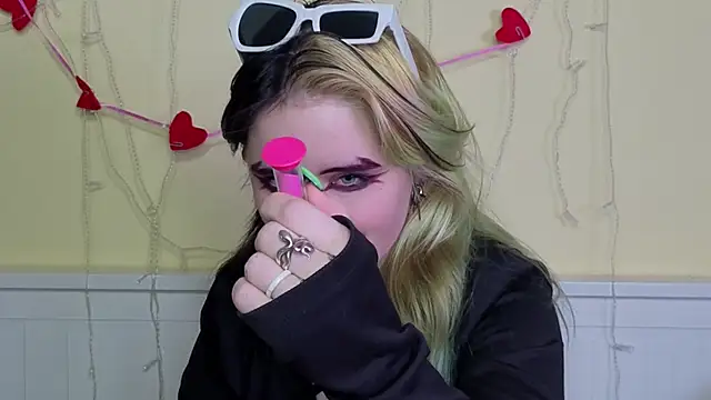 PortiaHedge's cam snapshot