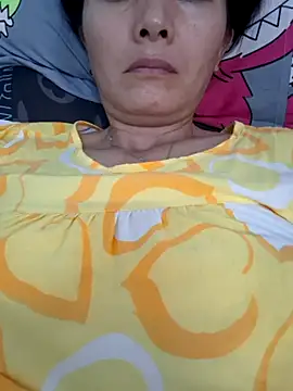 Baby-sexytits18's cam snapshot