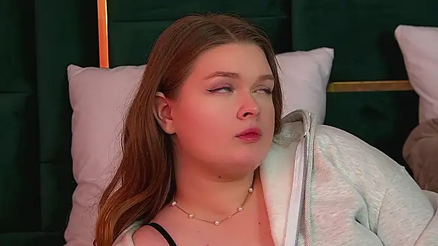 CrystalLyons live sex cam