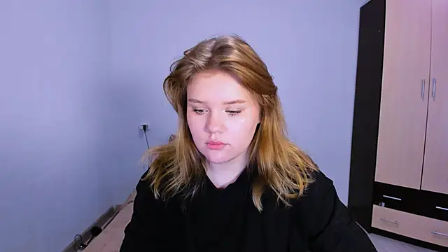 LaseyMoon's cam snapshot