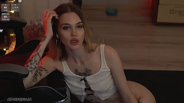 ManiFreyja's cam snapshot