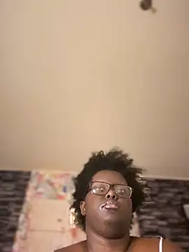 -Yagurlwest's cam snapshot