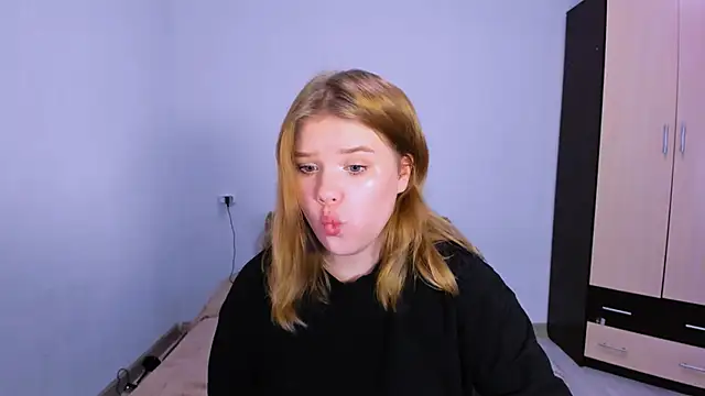 LaseyMoon's cam snapshot