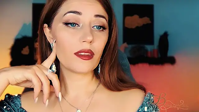 MissBeverlyMills's cam snapshot