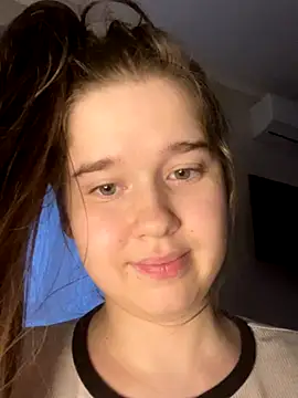 HornyGirlH live sex cam