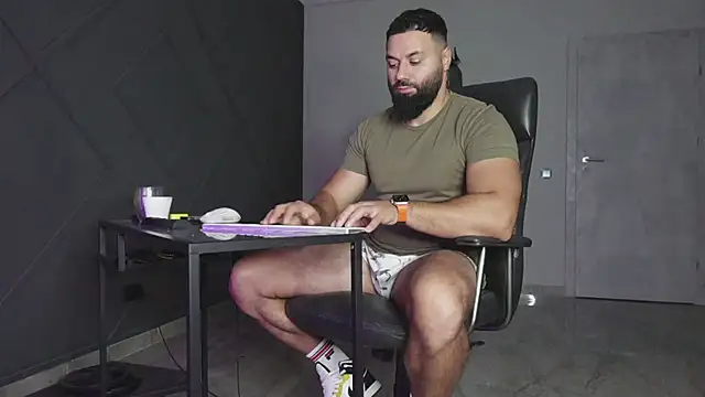 mattmasterss's Stripchat show and profile