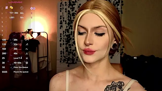 Emily__Mooree's cam snapshot