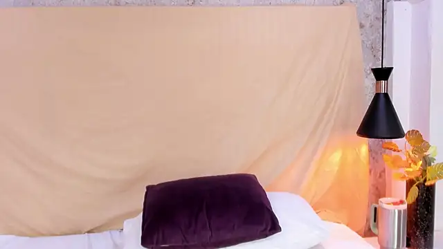 Megan-8's cam snapshot