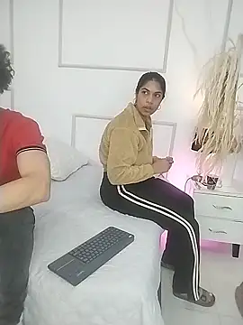 Violet_and_Paul's cam snapshot