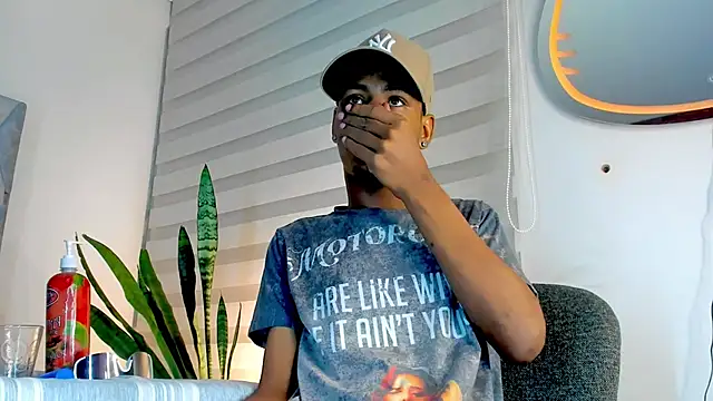 tiago_xxx_'s cam snapshot