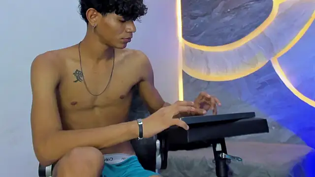 Sex_Boy_33_'s cam snapshot