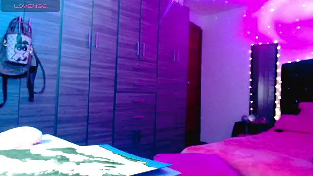 holy_juli's cam snapshot