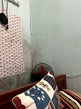 qinejr37's cam snapshot