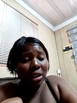 QUEEN_DIVAXX's cam snapshot