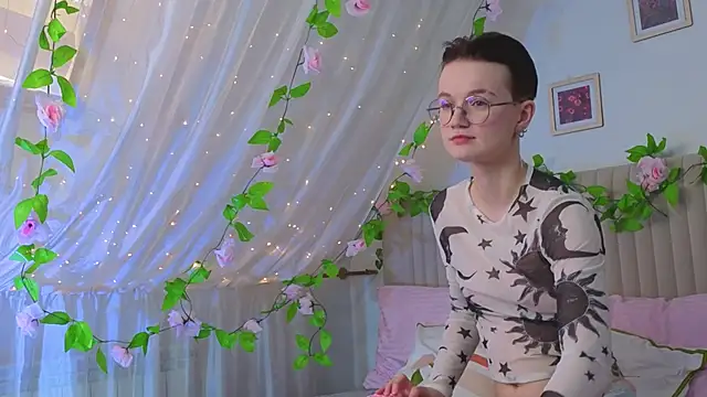 Lil_tits_girls's cam snapshot