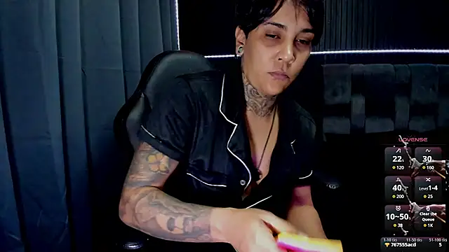 ZhoeStrong live sex cam