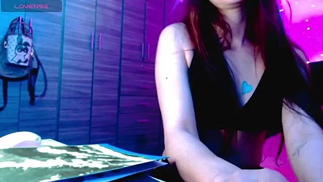 holy_juli's cam snapshot