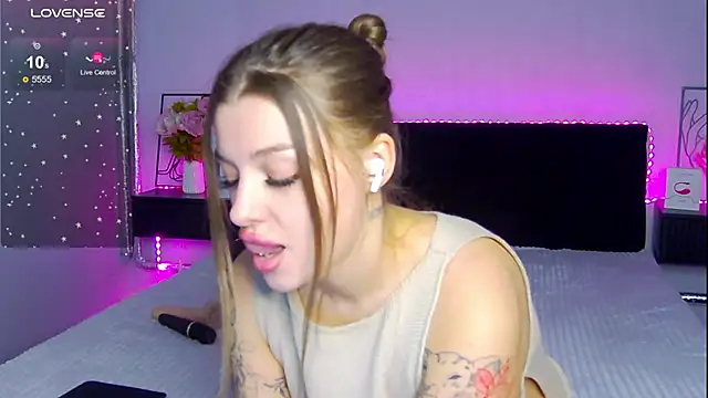 LindaBrilliant's cam snapshot