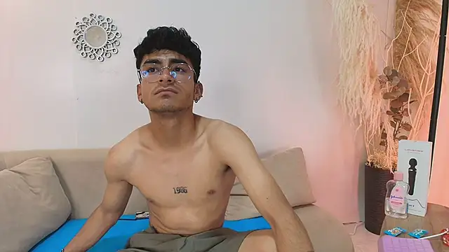 SexyAndresito22's cam snapshot