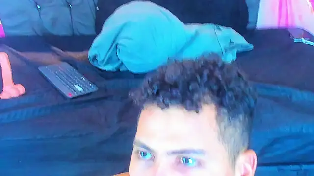 Raphael_Latin's cam snapshot