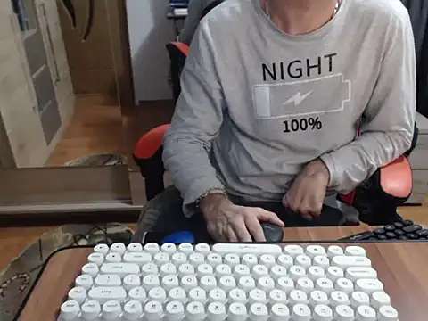 uncutguy01's cam snapshot