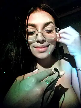 Linda_Saenz_'s cam snapshot