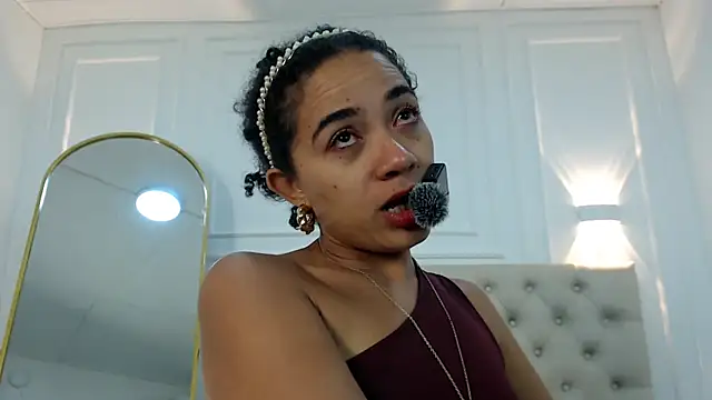 charlotte_dante212's cam snapshot