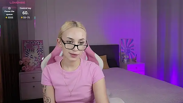 LanaYoung18's cam snapshot