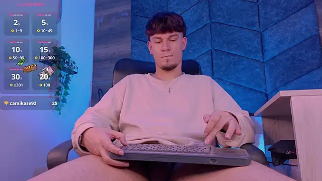 LiamThunder05_'s cam snapshot