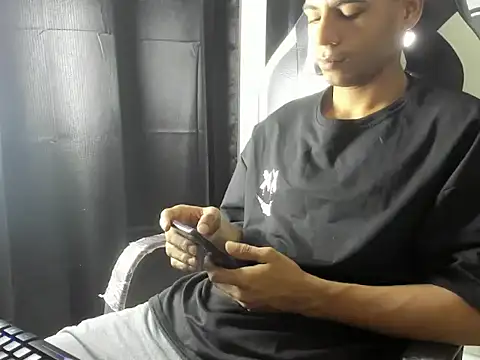 Latin_Boy420's cam snapshot