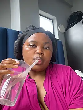 Curveysinaa's cam snapshot