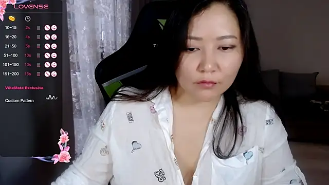 LisaAsianFlower's cam snapshot