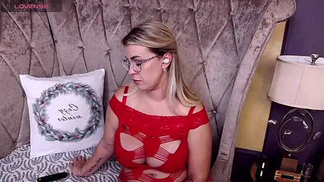 BustyGizelle's cam snapshot