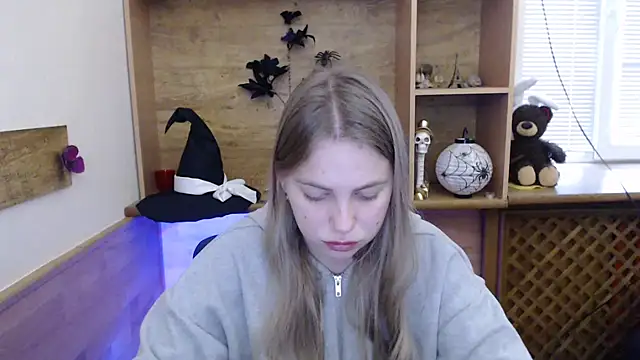 klerkarina's Stripchat show and profile