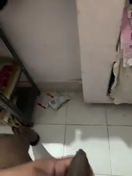 girls_lovers90's cam snapshot