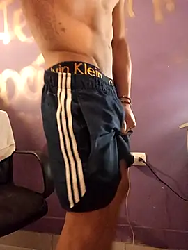 LeonRoots's cam snapshot